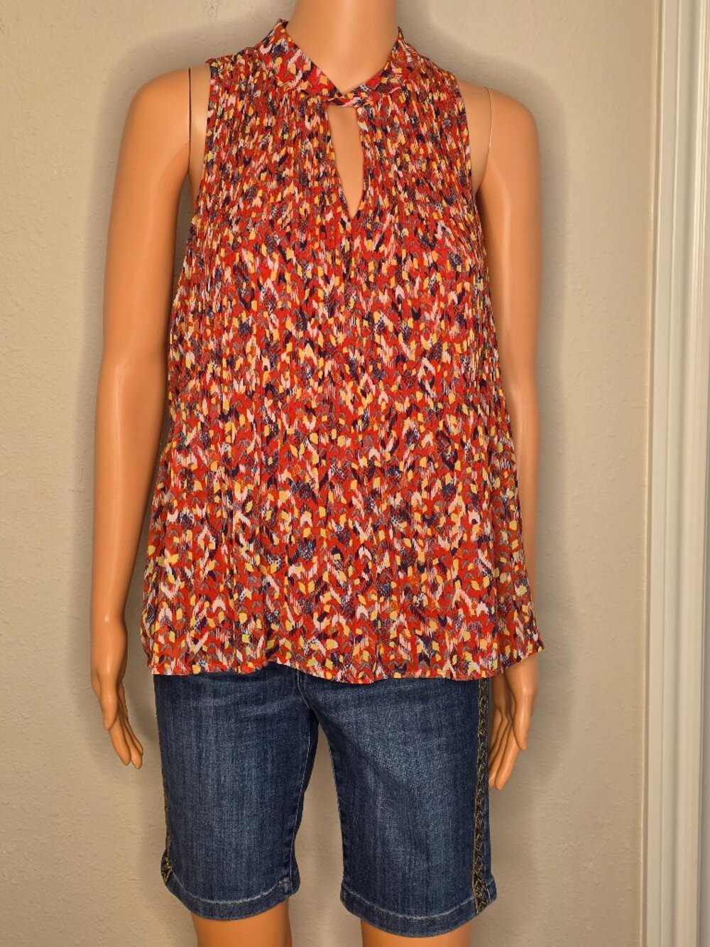DR2 Sleeveless, Round Neck Women's Blouse, Size XS
